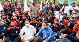 Peduli dengan Kesejahteraan Buruh Anies Baswedan Menaikkan UMP DKI Jakarta
